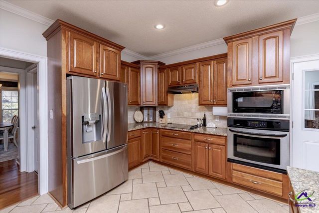 200 River Oak Court, Kathleen, GA 31047