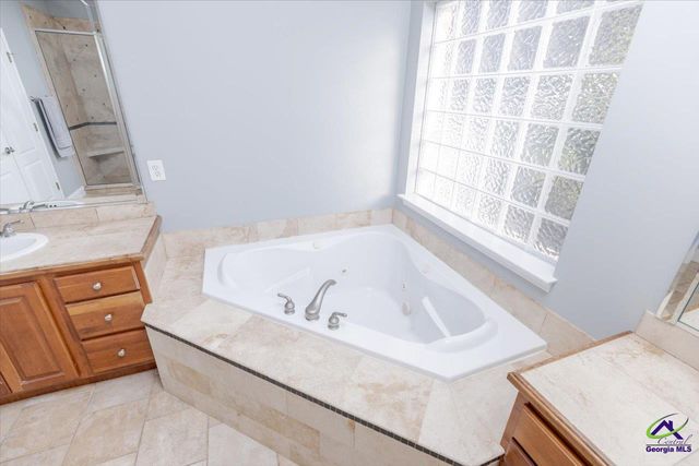 200 River Oak Court, Kathleen, GA 31047