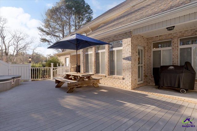 200 River Oak Court, Kathleen, GA 31047