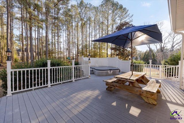 200 River Oak Court, Kathleen, GA 31047