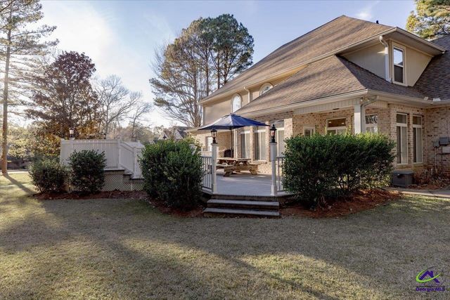 200 River Oak Court, Kathleen, GA 31047