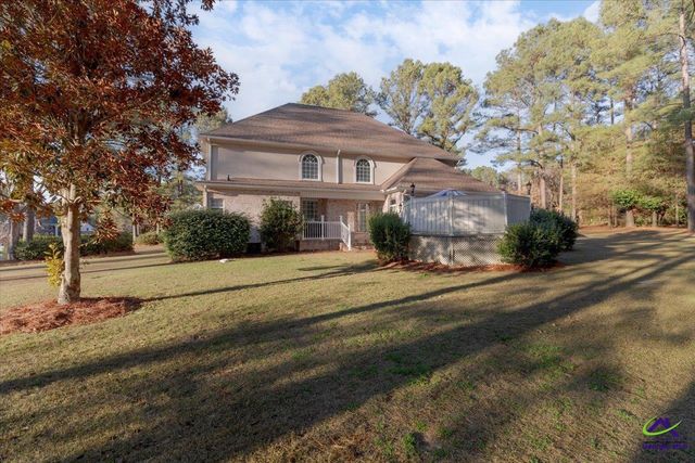 200 River Oak Court, Kathleen, GA 31047