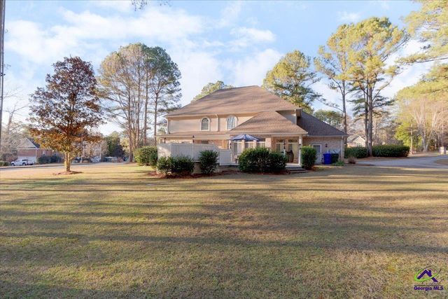 200 River Oak Court, Kathleen, GA 31047