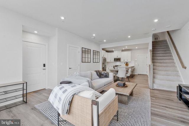 43728 TRANSIT SQ, Ashburn, VA 20147