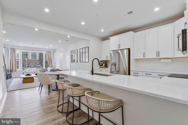 43728 TRANSIT SQ, Ashburn, VA 20147