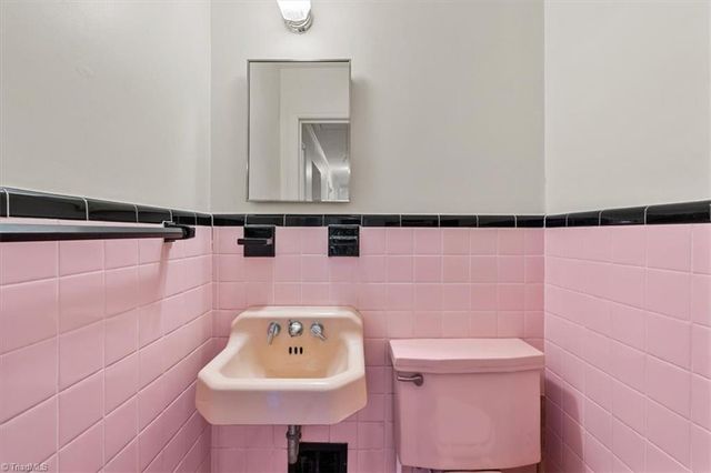 241 Willowlake Road, Greensboro, NC 27405