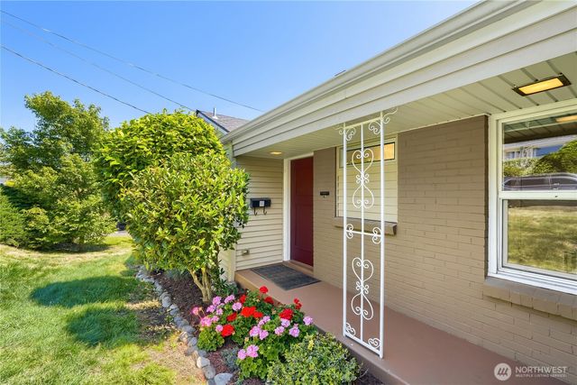 4054 24th Place S, Seattle, WA 98108