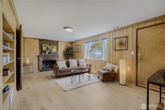 4054 24th Place S, Seattle, WA 98108