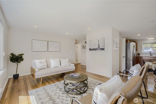 4054 24th Place S, Seattle, WA 98108