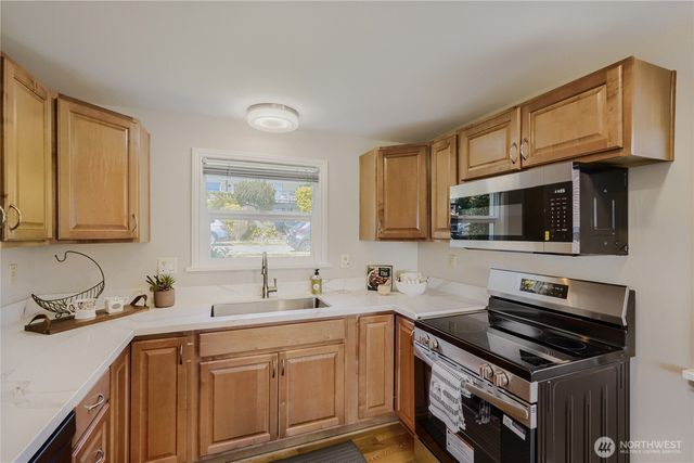 4054 24th Place S, Seattle, WA 98108