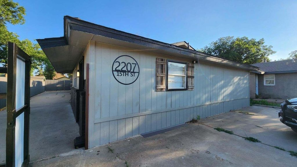 2207 15th Street, Lubbock, TX 79401