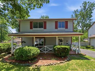 5565 Crescent Road, Waterford Charter Township, MI 48327