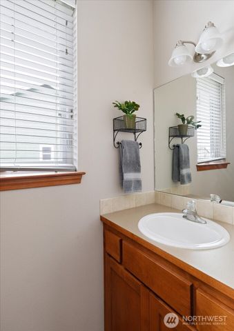 1676 SW Ulysses Street, Oak Harbor, WA 98277