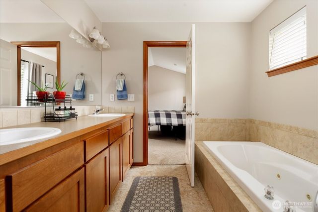 1676 SW Ulysses Street, Oak Harbor, WA 98277