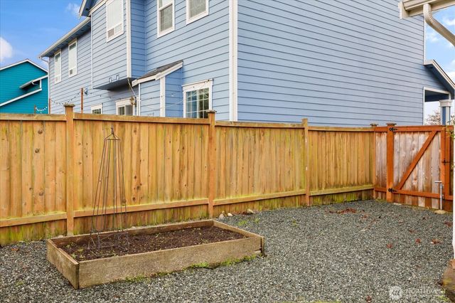 1676 SW Ulysses Street, Oak Harbor, WA 98277