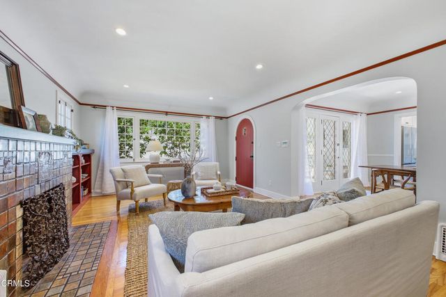 1124 E Mariposa Street, Altadena, CA 91001