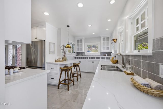 1124 E Mariposa Street, Altadena, CA 91001