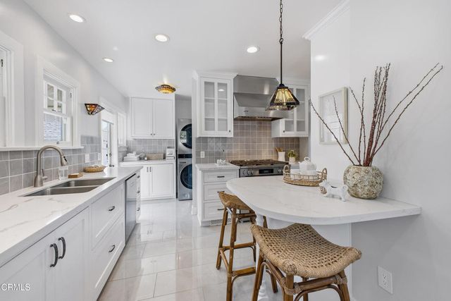 1124 E Mariposa Street, Altadena, CA 91001