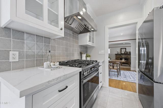 1124 E Mariposa Street, Altadena, CA 91001