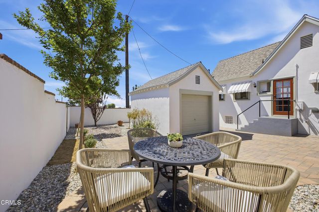 1124 E Mariposa Street, Altadena, CA 91001