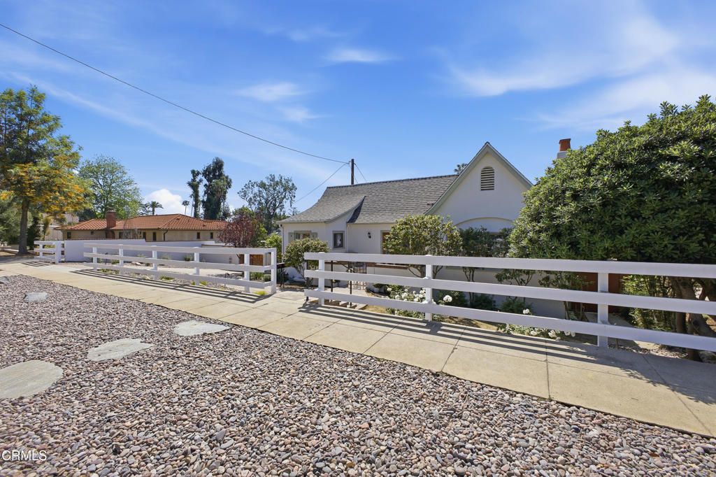 1124 E Mariposa Street, Altadena, CA 91001