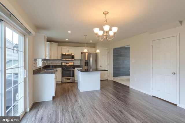 16 WILDFLOWER CIR, Lebanon, PA 17046