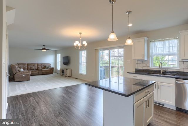 16 WILDFLOWER CIR, Lebanon, PA 17046