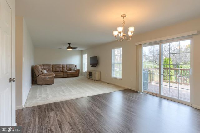 16 WILDFLOWER CIR, Lebanon, PA 17046