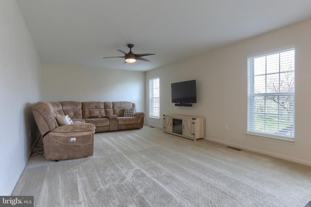 16 WILDFLOWER CIR, Lebanon, PA 17046