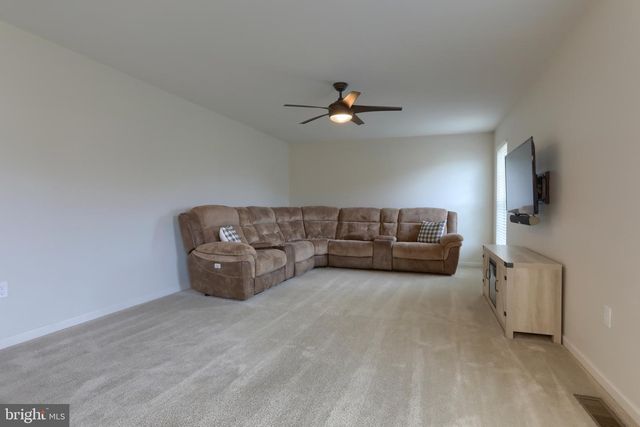 16 WILDFLOWER CIR, Lebanon, PA 17046