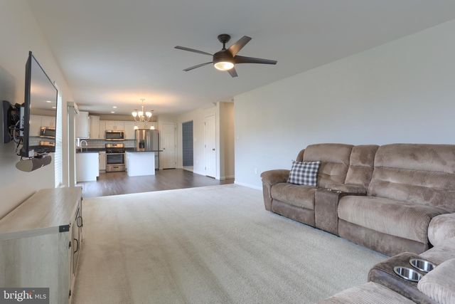 16 WILDFLOWER CIR, Lebanon, PA 17046
