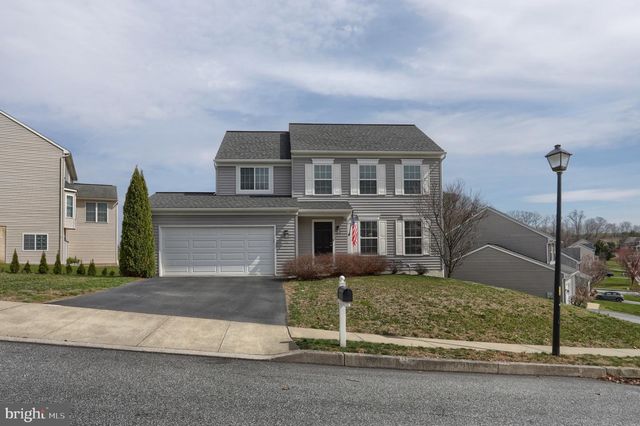 16 WILDFLOWER CIR, Lebanon, PA 17046