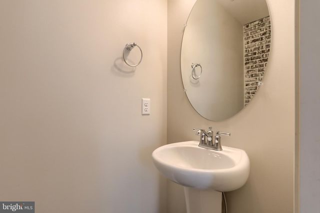16 WILDFLOWER CIR, Lebanon, PA 17046