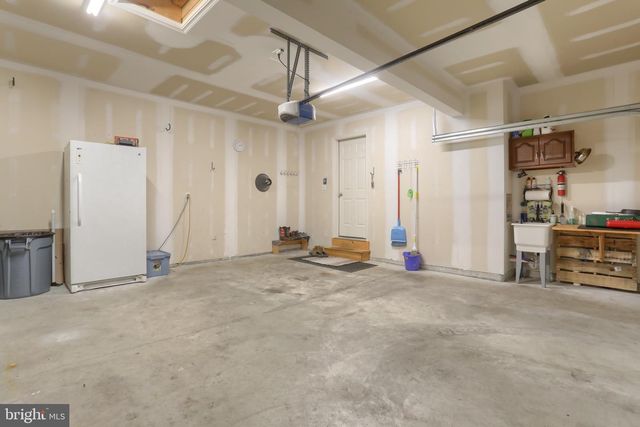 16 WILDFLOWER CIR, Lebanon, PA 17046