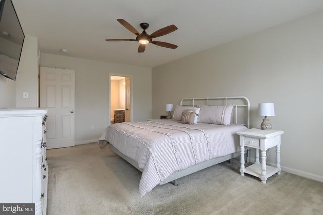 16 WILDFLOWER CIR, Lebanon, PA 17046