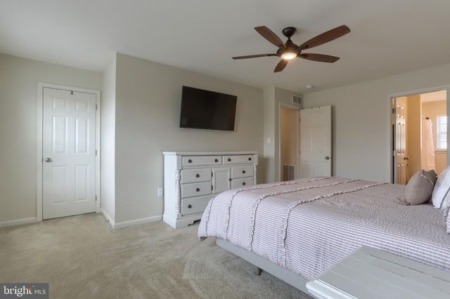 16 WILDFLOWER CIR, Lebanon, PA 17046
