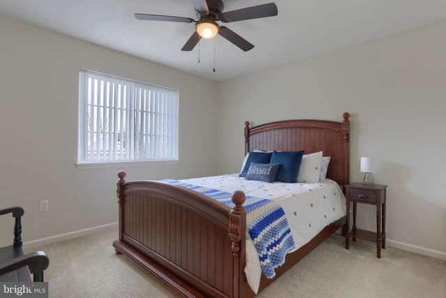16 WILDFLOWER CIR, Lebanon, PA 17046