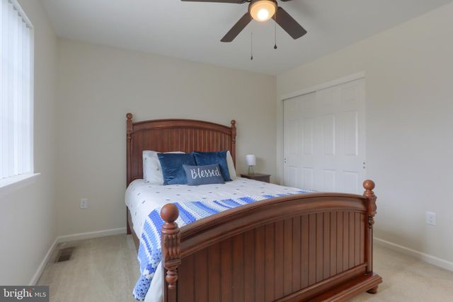 16 WILDFLOWER CIR, Lebanon, PA 17046