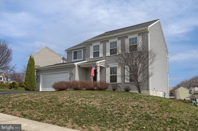 16 WILDFLOWER CIR, Lebanon, PA 17046