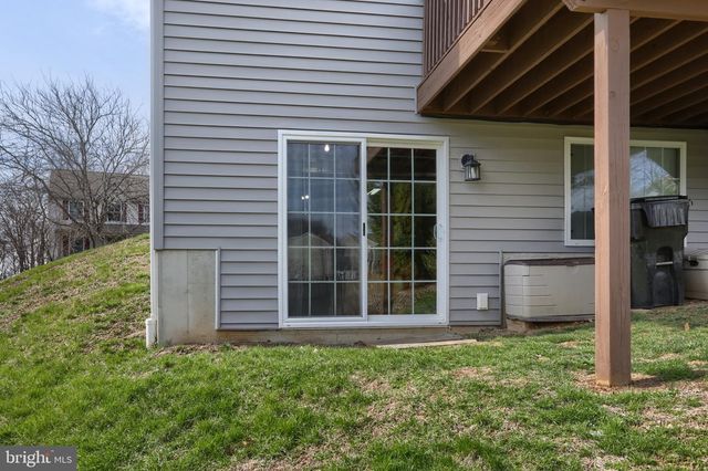 16 WILDFLOWER CIR, Lebanon, PA 17046