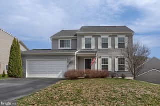 16 WILDFLOWER CIR, Lebanon, PA 17046