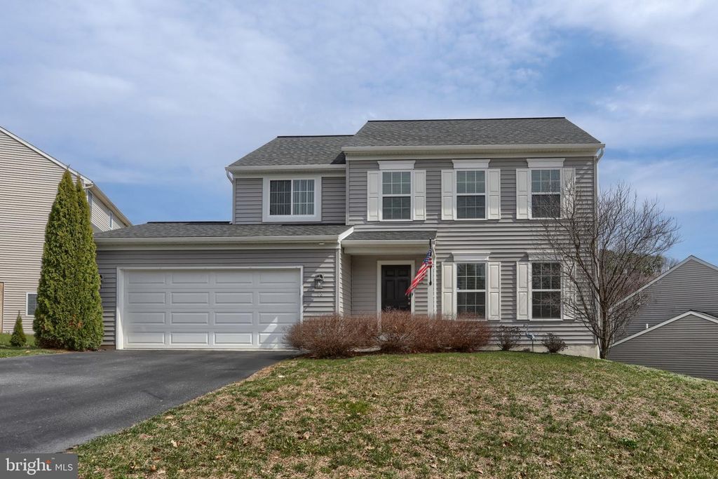 16 WILDFLOWER CIR, Lebanon, PA 17046