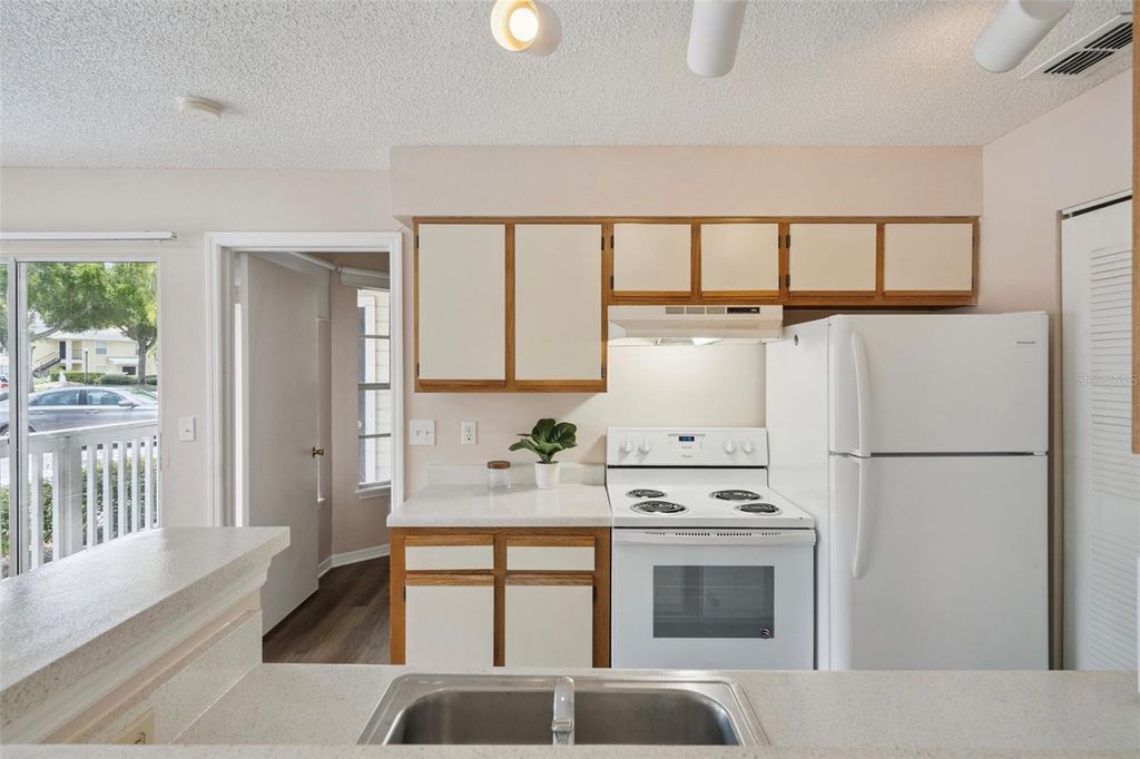 Image 11 of property listing at 1085 S HIAWASSEE ROAD 513, Orlando, FL 32835