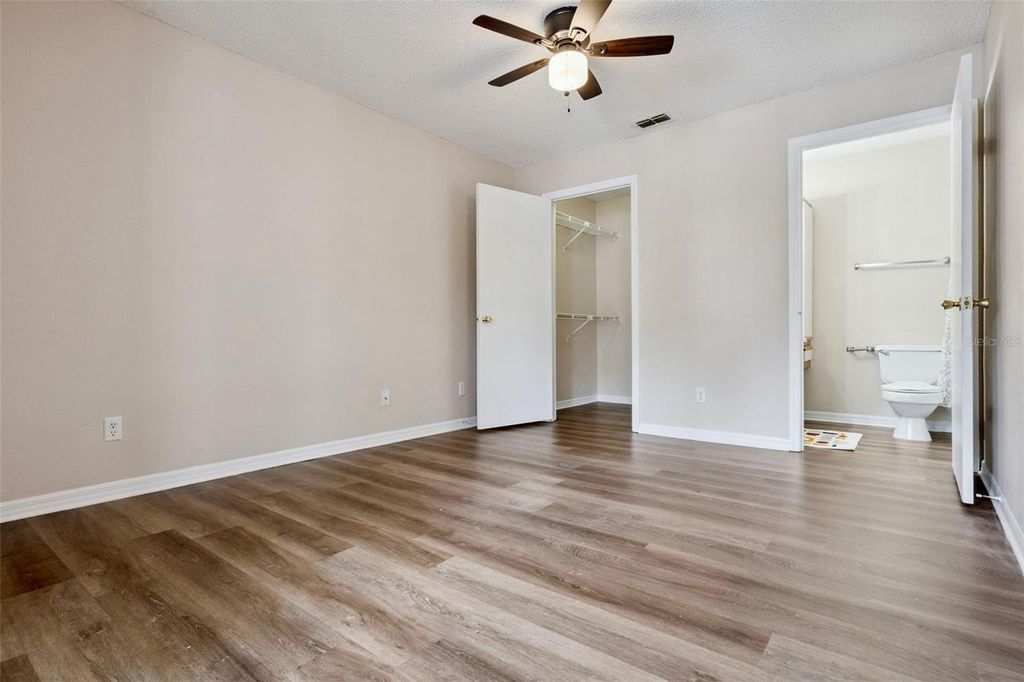 Image 14 of property listing at 1085 S HIAWASSEE ROAD 513, Orlando, FL 32835