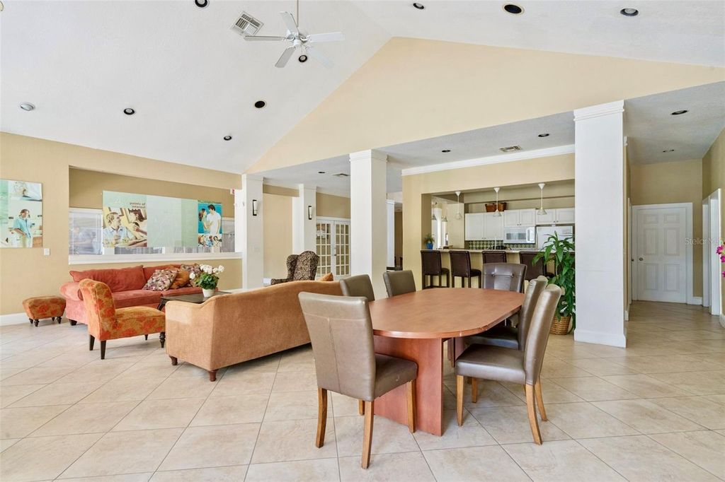 Image 32 of property listing at 1085 S HIAWASSEE ROAD 513, Orlando, FL 32835
