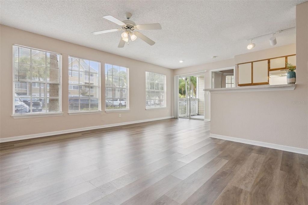 Image 5 of property listing at 1085 S HIAWASSEE ROAD 513, Orlando, FL 32835