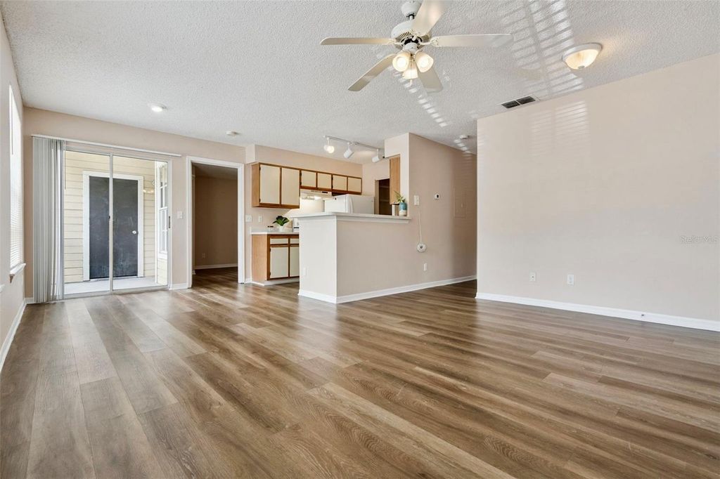 Image 6 of property listing at 1085 S HIAWASSEE ROAD 513, Orlando, FL 32835