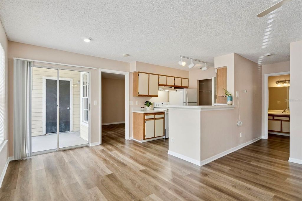 Image 7 of property listing at 1085 S HIAWASSEE ROAD 513, Orlando, FL 32835