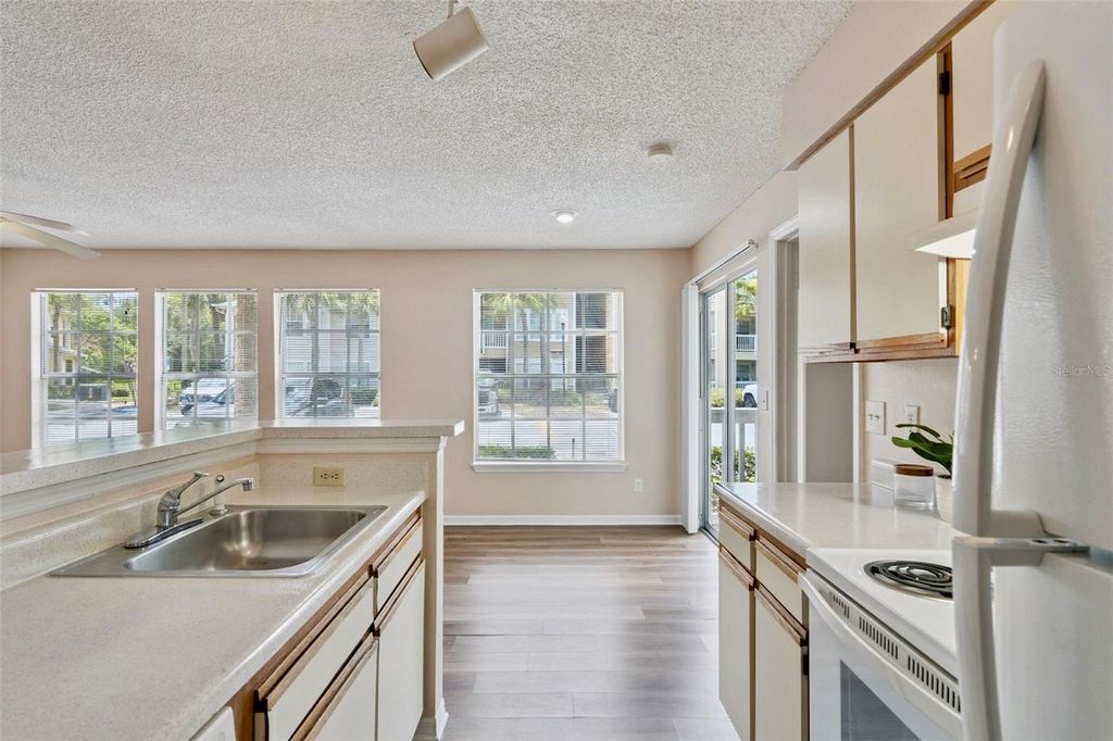 Image 8 of property listing at 1085 S HIAWASSEE ROAD 513, Orlando, FL 32835