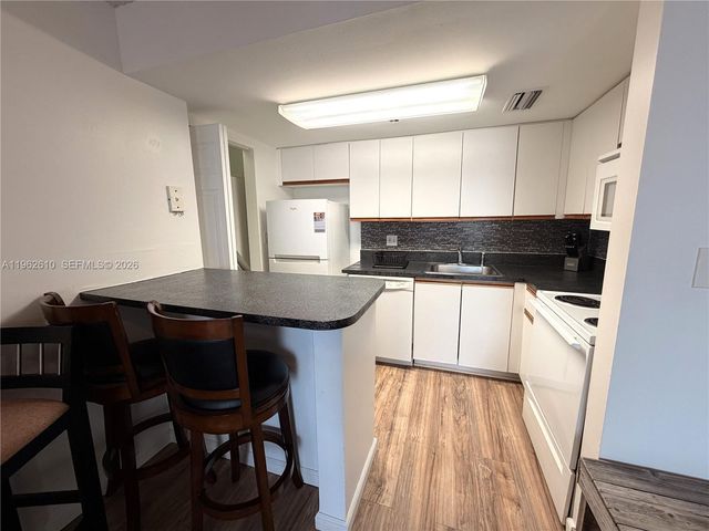 770 Claughton Island Dr 606, Miami, FL 33131